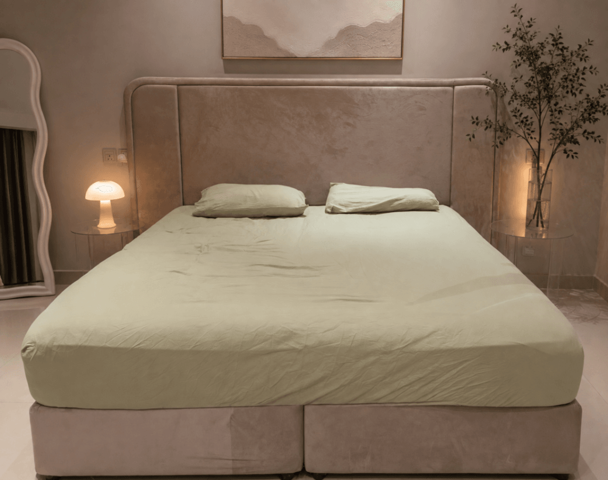 سرير مقاس كوين مع المرتبه بحاله ممتازة - 1
