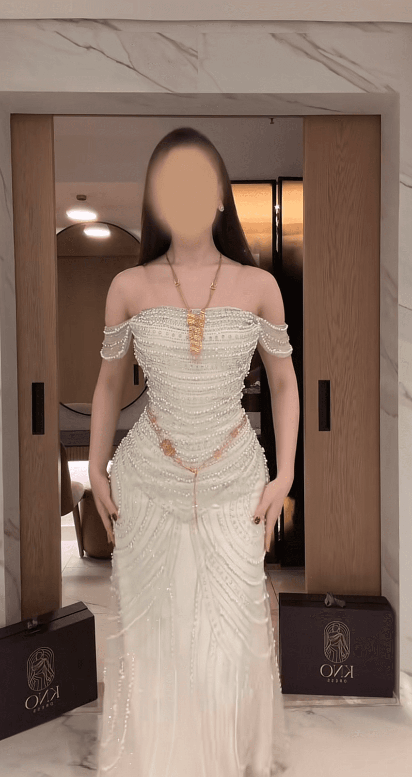 فستان من بوتيك( كنو) اوف وايت خرز